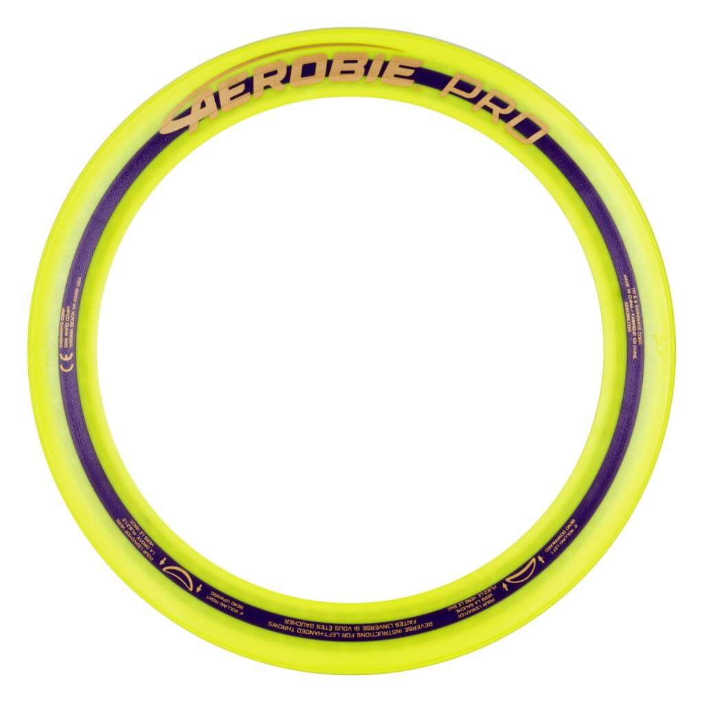 Aerobie - Gelber Pro Ring auf weißem Hintergrund